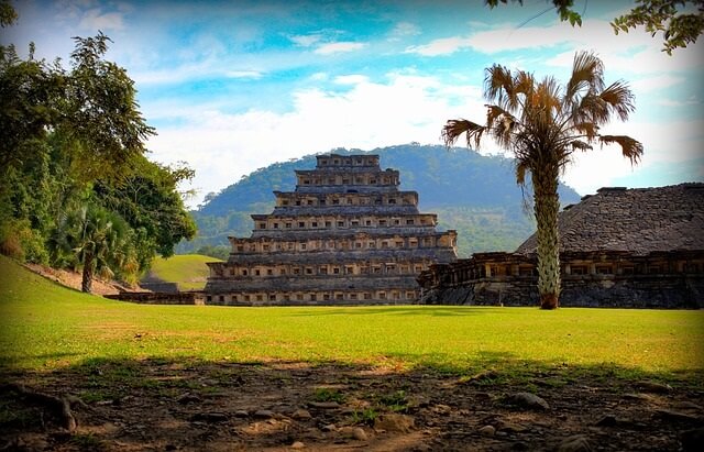 Piramida majów w Meksyku