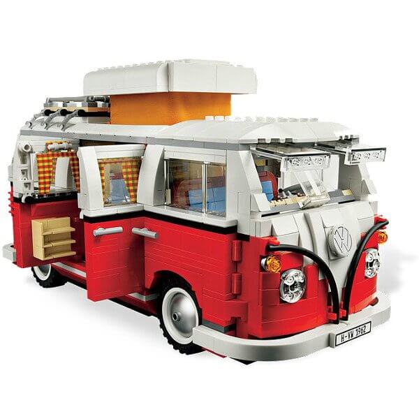 Van zbudowany z klocków konstrukcyjnych LEGO