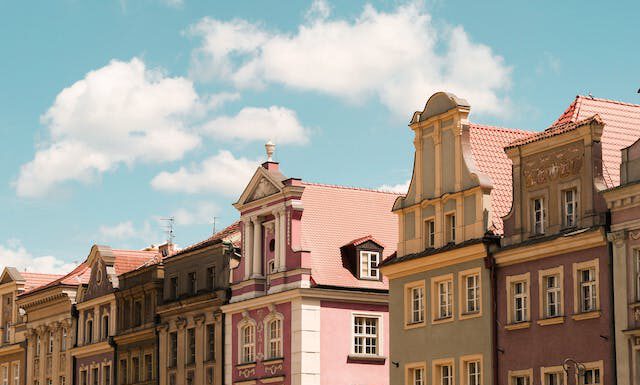 Z czego słynie Poznań? Stereotypy o poznaniakach Zabytkowe kamienice w Poznaniu