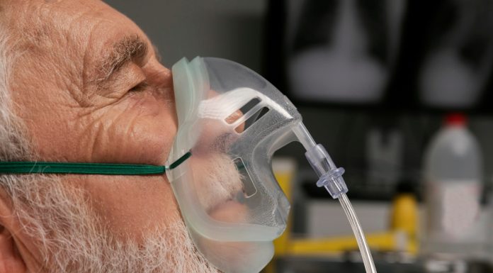 Jakie są sposoby podawania tlenu w szpitalu? podawanie tlenu w szpitalu